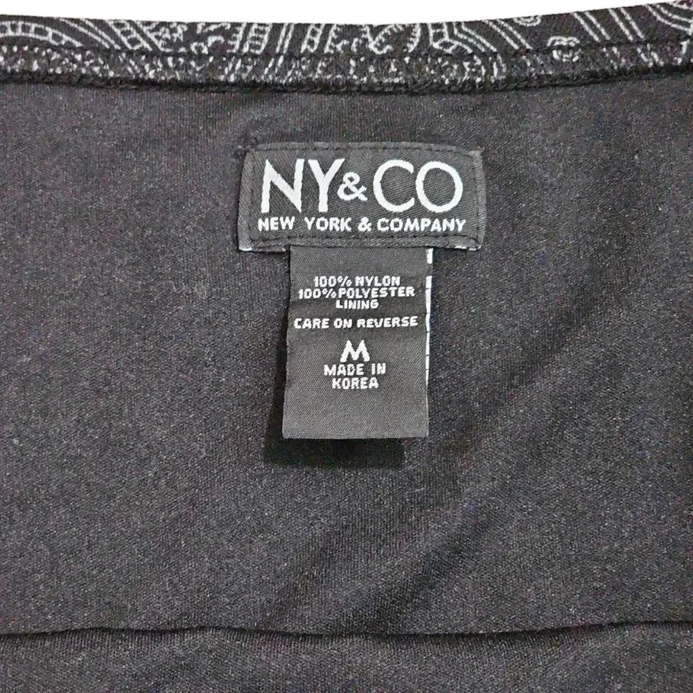 NY&CO Women’s Medium Pencil Skirt Black White Paisley Stretchy Office Minimalist - Picture 4 of 4